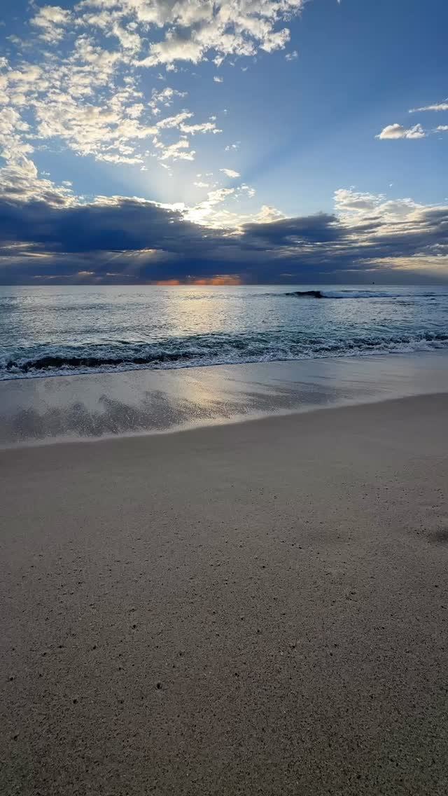 #goodmorning #Bronte #Australia #BronteBeach #feelnewsydney #feelnsw 
#exploreaustralia #Bondi #bondibeach #ilovesydney #seeaustralia #sunrise
#bondilife #seeaustralia #sunriselover #landscapephotography #seascapes  #discoverearth