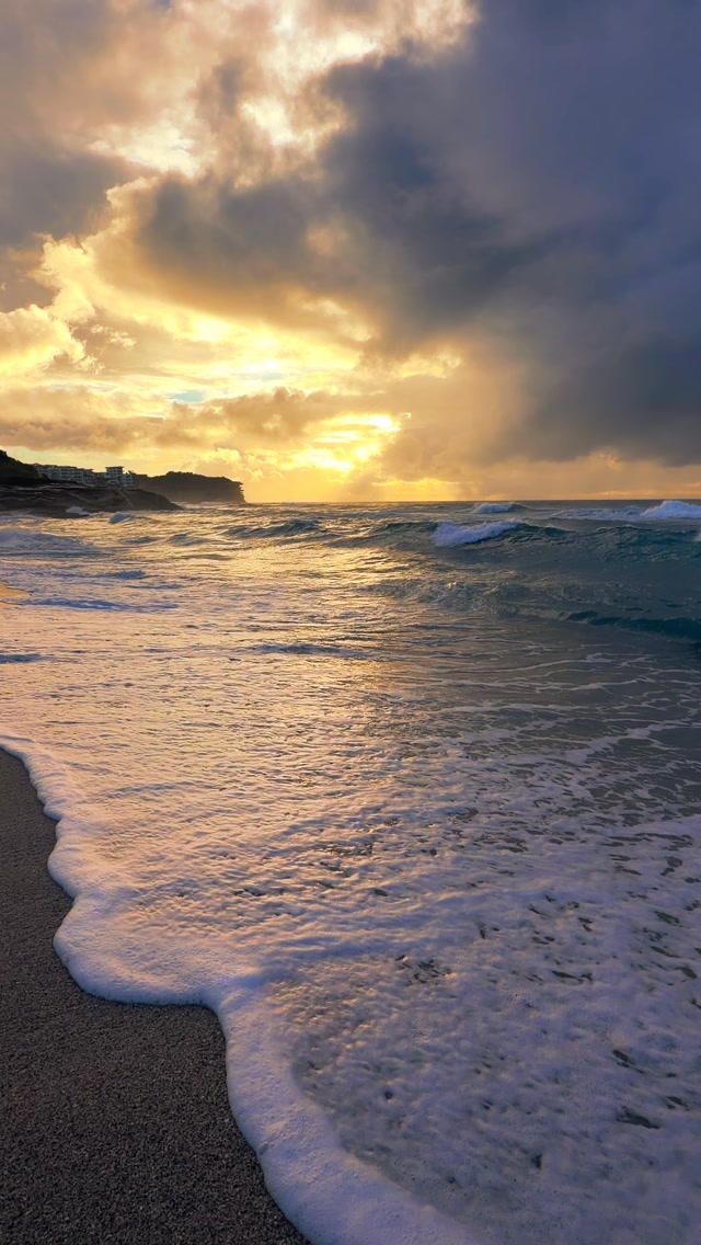 Daily Sunrise at Bronte Beach 💛