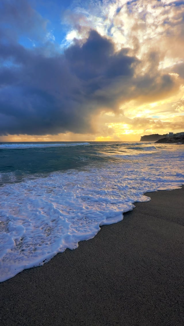 Daily Sunrise at Bronte Beach 💛