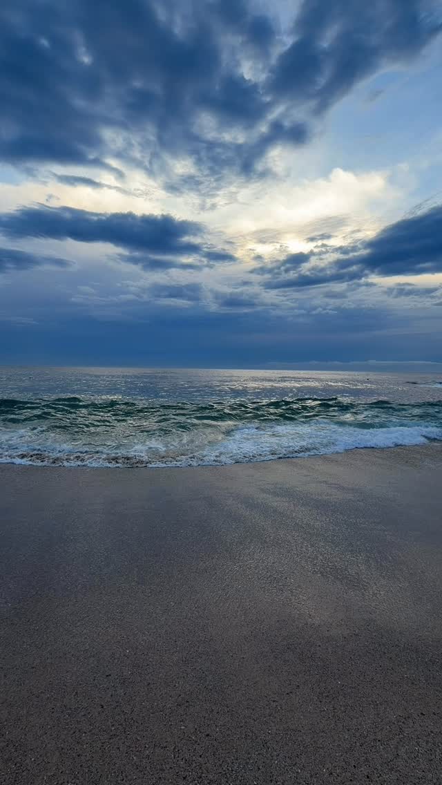 #goodmorning #Bronte #Australia #BronteBeach #feelnewsydney #feelnsw 
#exploreaustralia #Bondi #bondibeach #ilovesydney #seeaustralia #sunrise
#bondilife #seeaustralia #sunriselover #landscapephotography #seascapes  #discoverearth