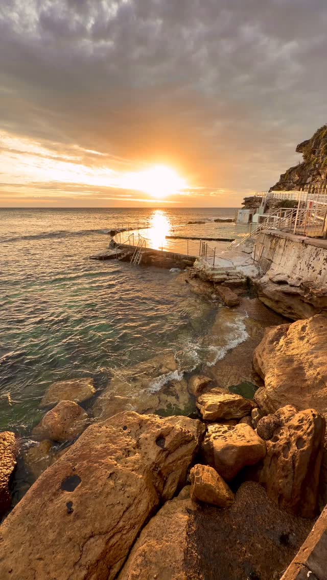 #goodmorning #Bronte #Australia #BronteBeach #feelnewsydney #feelnsw 
#exploreaustralia #Bondi #bondibeach #ilovesydney #seeaustralia #sunrise
#bondilife #seeaustralia #sunriselover #landscapephotography #seascapes  #discoverearth