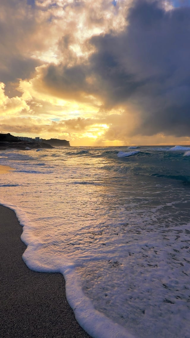 Daily Sunrise at Bronte Beach 💛
