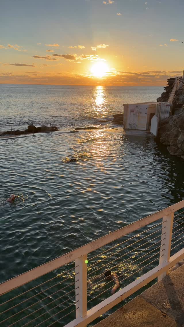 #goodmorning #Bronte #Australia #BronteBeach #feelnewsydney #feelnsw 
#exploreaustralia #Bondi #bondibeach #ilovesydney #seeaustralia #sunrise
#bondilife #seeaustralia #sunriselover #landscapephotography #seascapes  #discoverearth