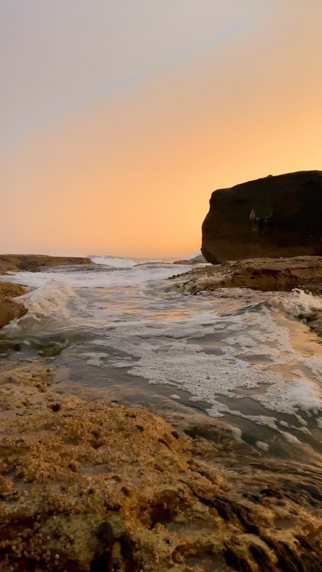 #feelnewsydney #feelnsw 
#exploreaustralia #Bondi #bondibeach #ilovesydney #Bronte #Australia #BronteBeach 
#bondilife #seeaustralia #sunset #sunsetlover #landscapephotography #seascapes