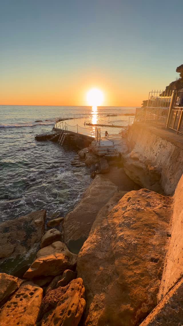 #goodmorning #Bronte #Australia #BronteBeach #feelnewsydney #feelnsw 
#exploreaustralia #Bondi #bondibeach #ilovesydney #seeaustralia #sunrise
#bondilife #seeaustralia #sunriselover #landscapephotography #seascapes  #discoverearth