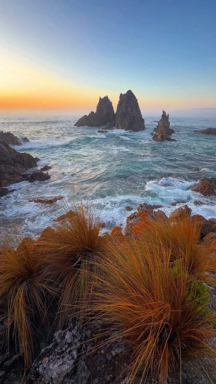 The first rays of the day found one of Australia’s most iconic coastlines 🫶🏻