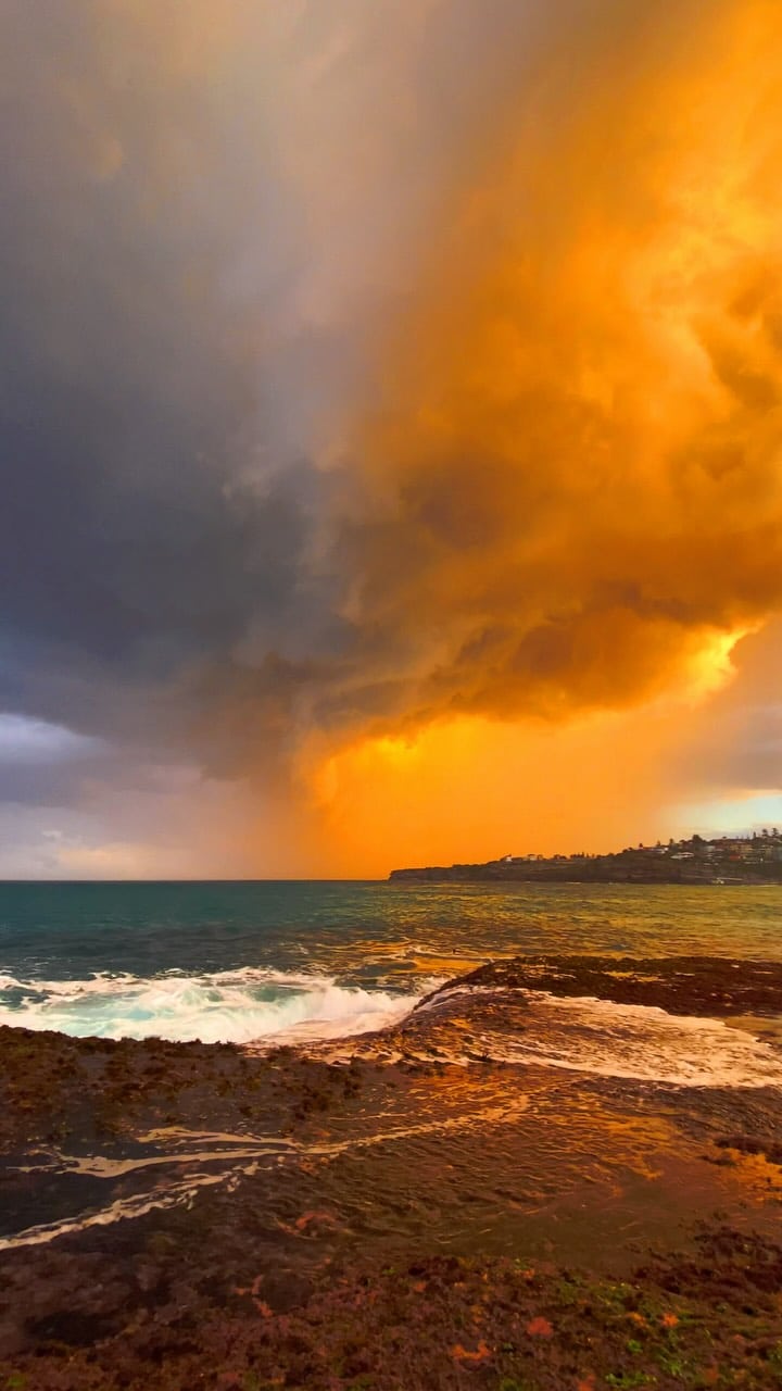 One of the craziest storm sunsets I’ve ever captured 🙌🏼