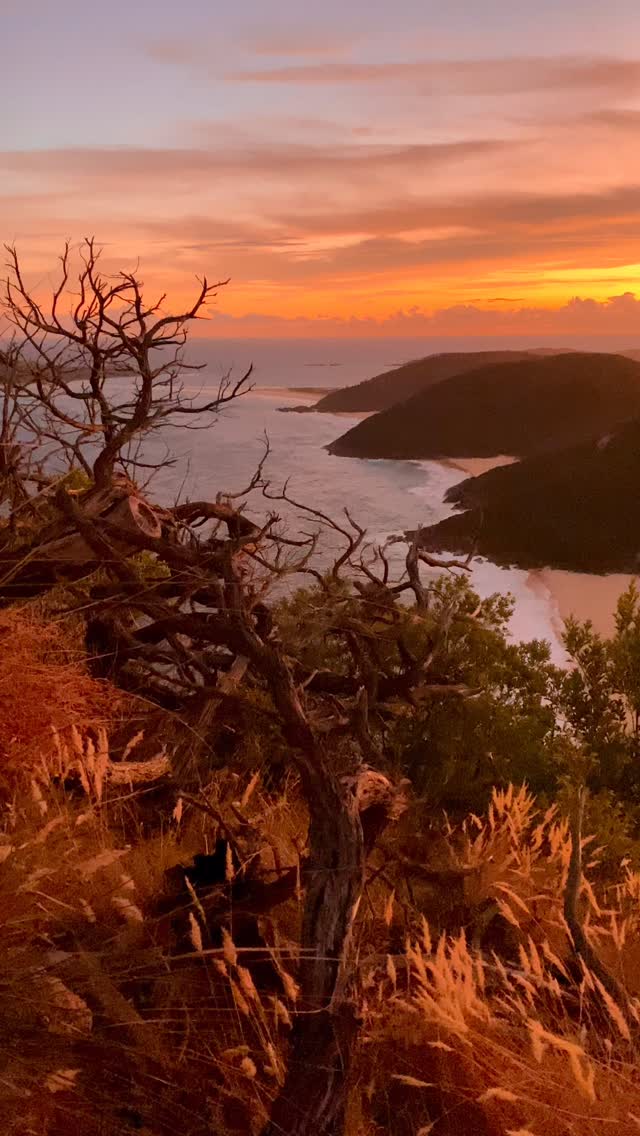#feelnewsydney #feelnsw 
#exploreaustralia #nelsonbay #portstephens #Australia 
#seeaustralia #sunset #sunsetlover #landscapephotography #seascapes