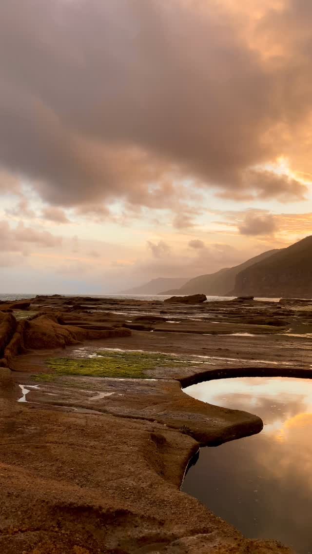 Epic sunset at the Figure 8 Pools 🔥