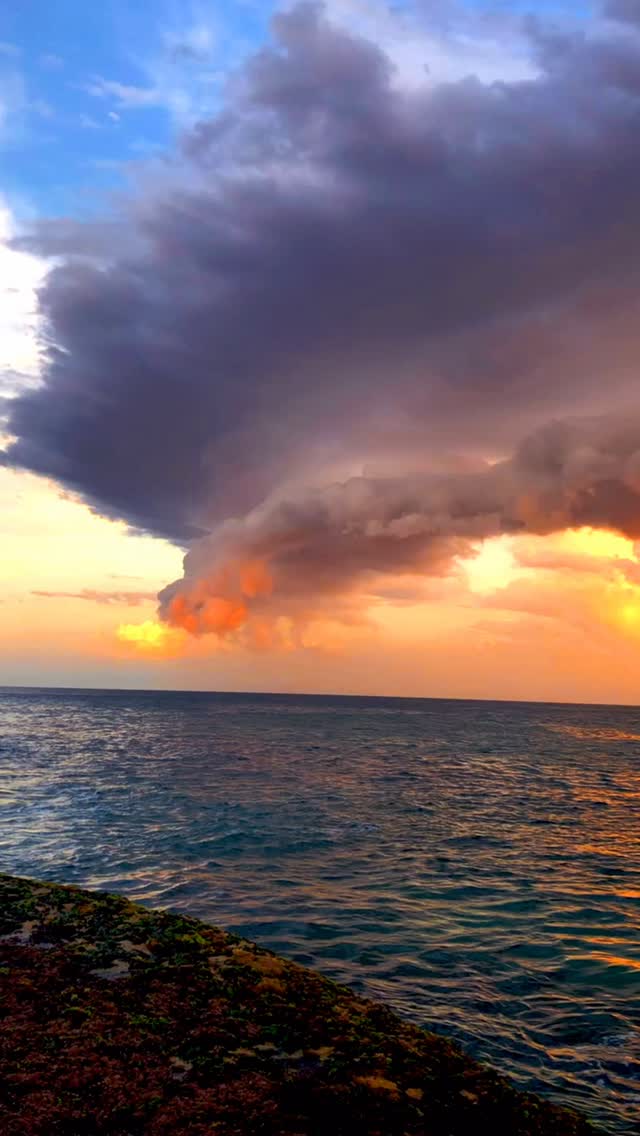 One of the craziest storm sunsets I’ve ever captured 🔥