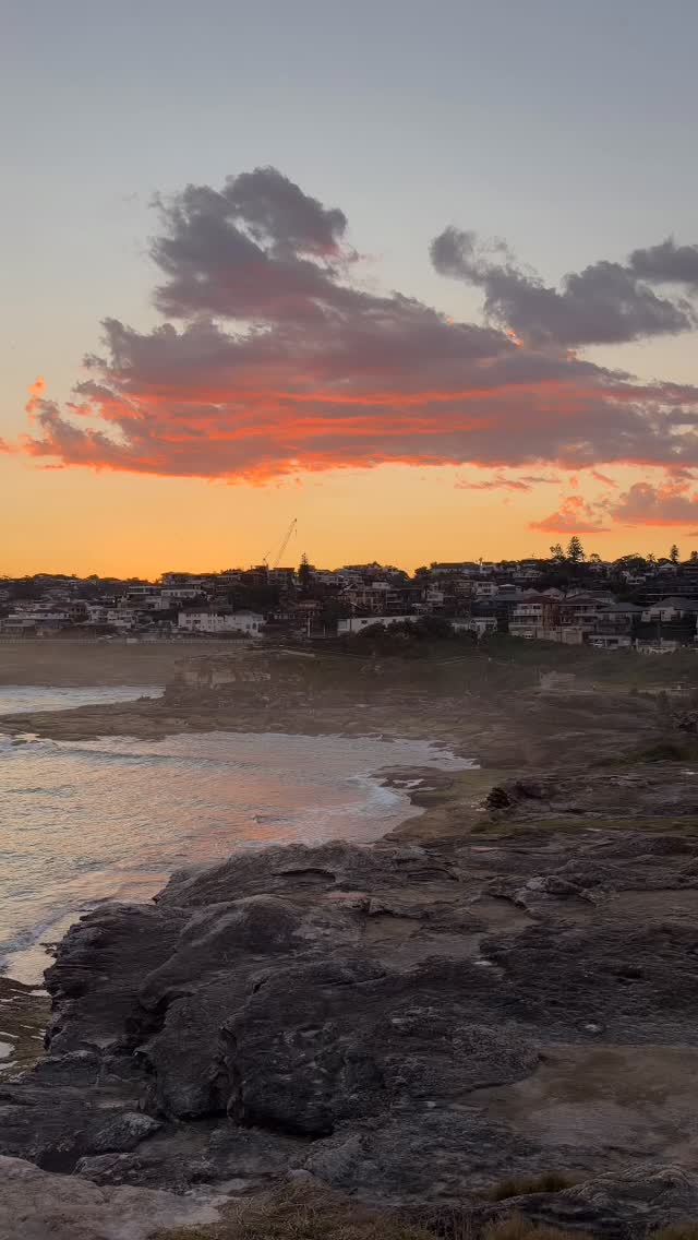 #feelnewsydney #feelnsw 
#exploreaustralia #Bondi #bondibeach #ilovesydney #Bronte #Australia #BronteBeach 
#bondilife #seeaustralia #sunset #sunsetlover #landscapephotography #seascapes