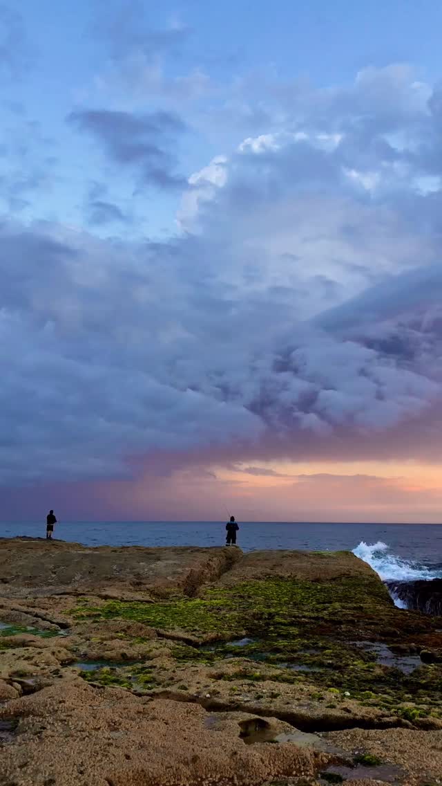 Storm clouds and sunset light at Bondi Beach 💛