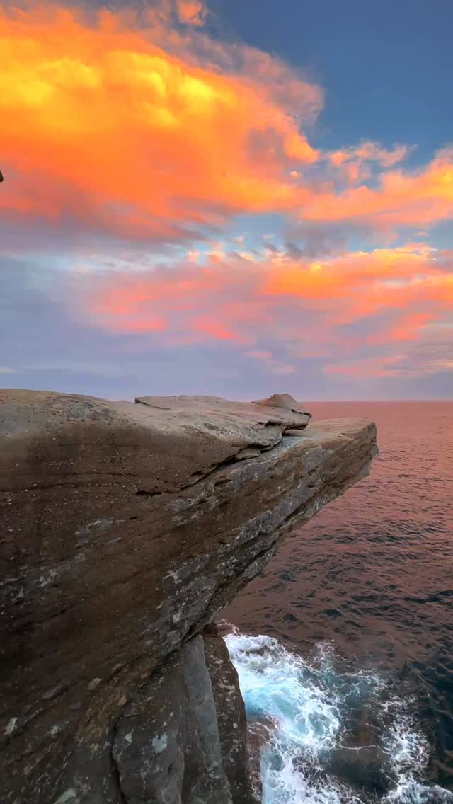 Another unreal sunset from the cliffs of Clovelly 🔥