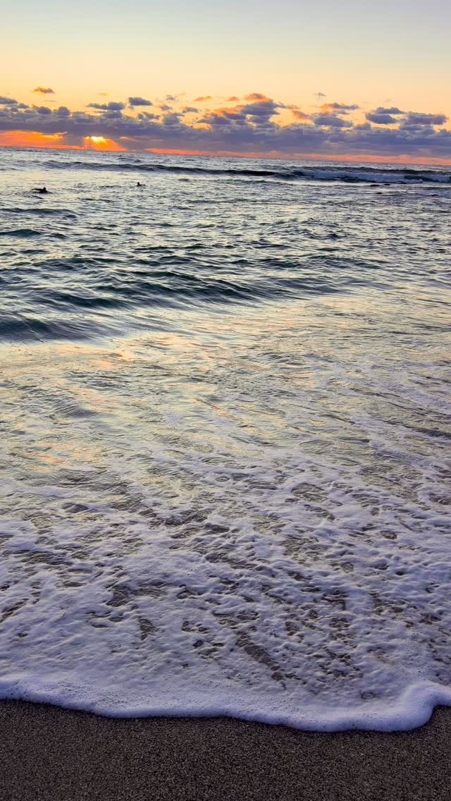 #goodmorning #Bronte #Australia #BronteBeach #feelnewsydney #feelnsw 
#exploreaustralia #Bondi #bondibeach #ilovesydney #seeaustralia #sunrise
#bondilife #seeaustralia #sunriselover #landscapephotography #seascapes  #discoverearth