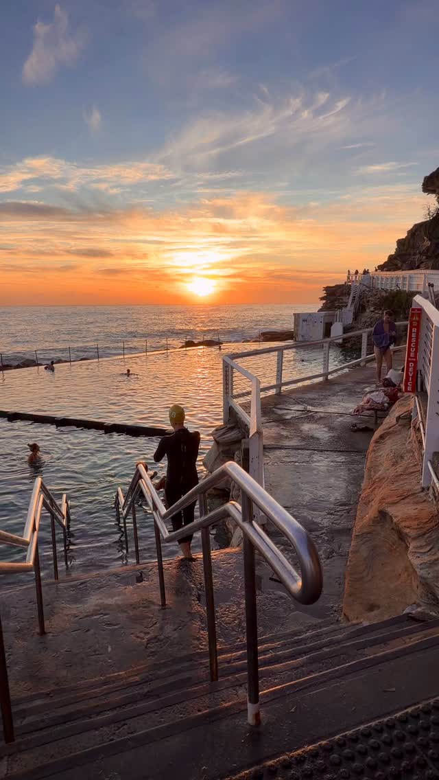 #goodmorning #Bronte #Australia #BronteBeach #feelnewsydney #feelnsw 
#exploreaustralia #Bondi #bondibeach #ilovesydney #seeaustralia #sunrise
#bondilife #seeaustralia #sunriselover #landscapephotography #seascapes  #discoverearth