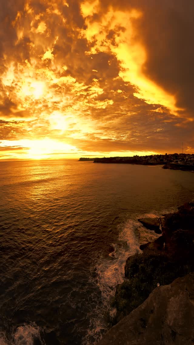 One of those sunrises that makes you stop for a second and just appreciate where you are. Absolute magic 💛