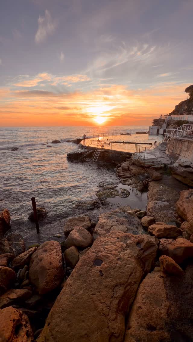 #goodmorning #Bronte #Australia #BronteBeach #feelnewsydney #feelnsw 
#exploreaustralia #Bondi #bondibeach #ilovesydney #seeaustralia #sunrise
#bondilife #seeaustralia #sunriselover #landscapephotography #seascapes  #discoverearth