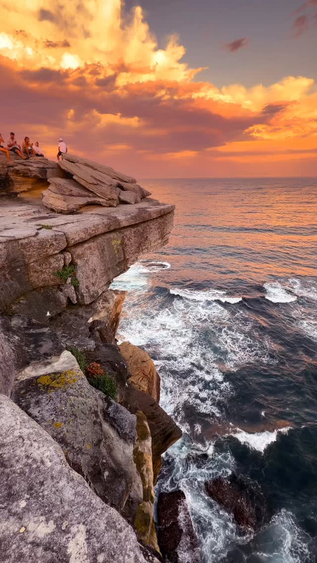 Hanging at the edge of the world.

#feelnewsydney #feelnsw 
#exploreaustralia #Bondi #bondibeach #ilovesydney #Bronte #Australia #BronteBeach 
#bondilife #seeaustralia #sunset #sunsetlover #landscapephotography #seascapes