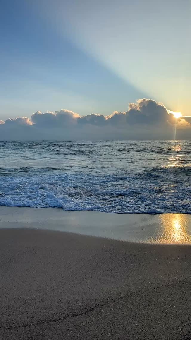 #goodmorning #Bronte #Australia #BronteBeach #feelnewsydney #feelnsw 
#exploreaustralia #Bondi #bondibeach #ilovesydney #seeaustralia #sunrise
#bondilife #seeaustralia #sunriselover #landscapephotography #seascapes  #discoverearth