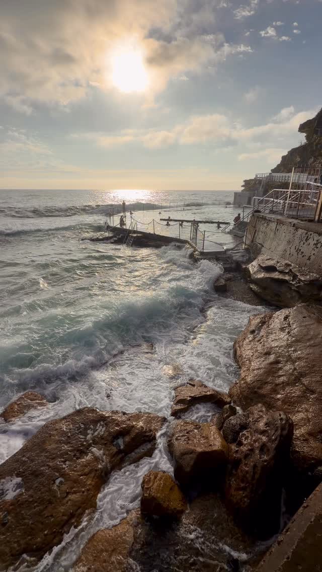 Daily Sunrise at Bronte 🌊

#brontebeach #sydney #australia