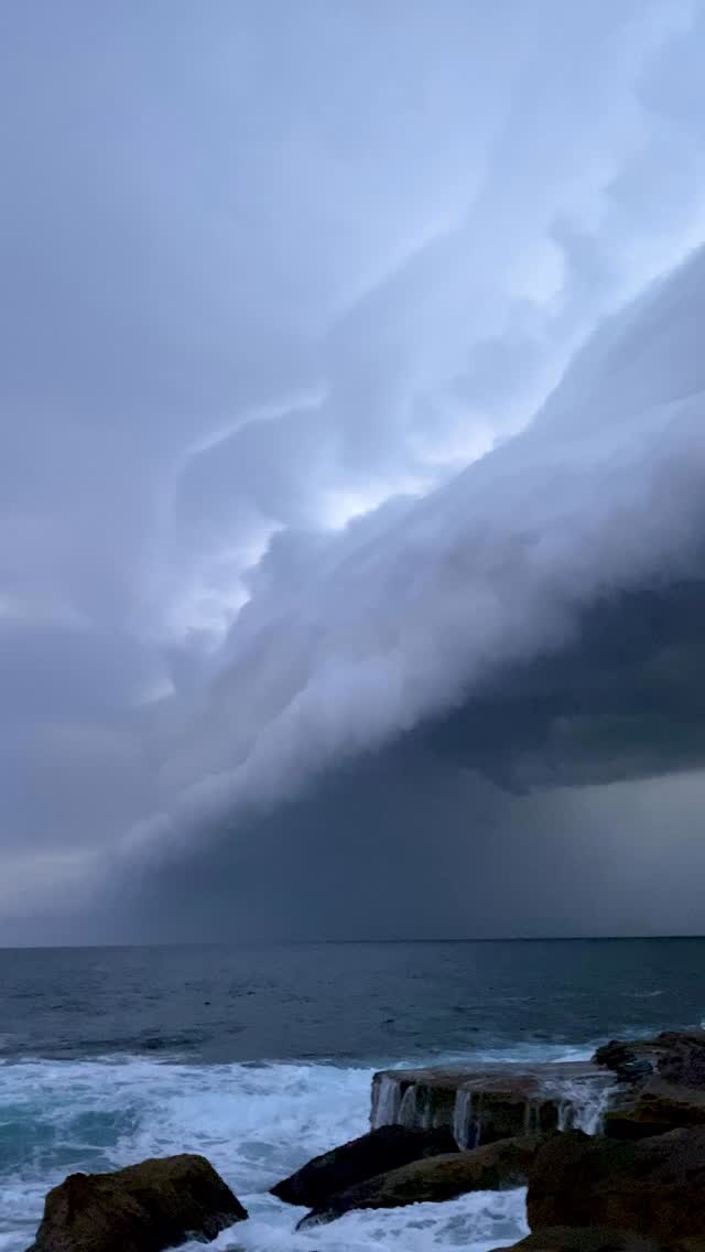 #SeeAustralia #oceanview #Australia #feelnsw #feelnewsydney #Sydney #bondi #bondibeach #seascapes #bestsunset  #oceanlover #sydneylife #sydney_insta 
#Bronte #cloudscapes #storm #oceanart #surfing #feelnewsydney #feelnsw #sunset