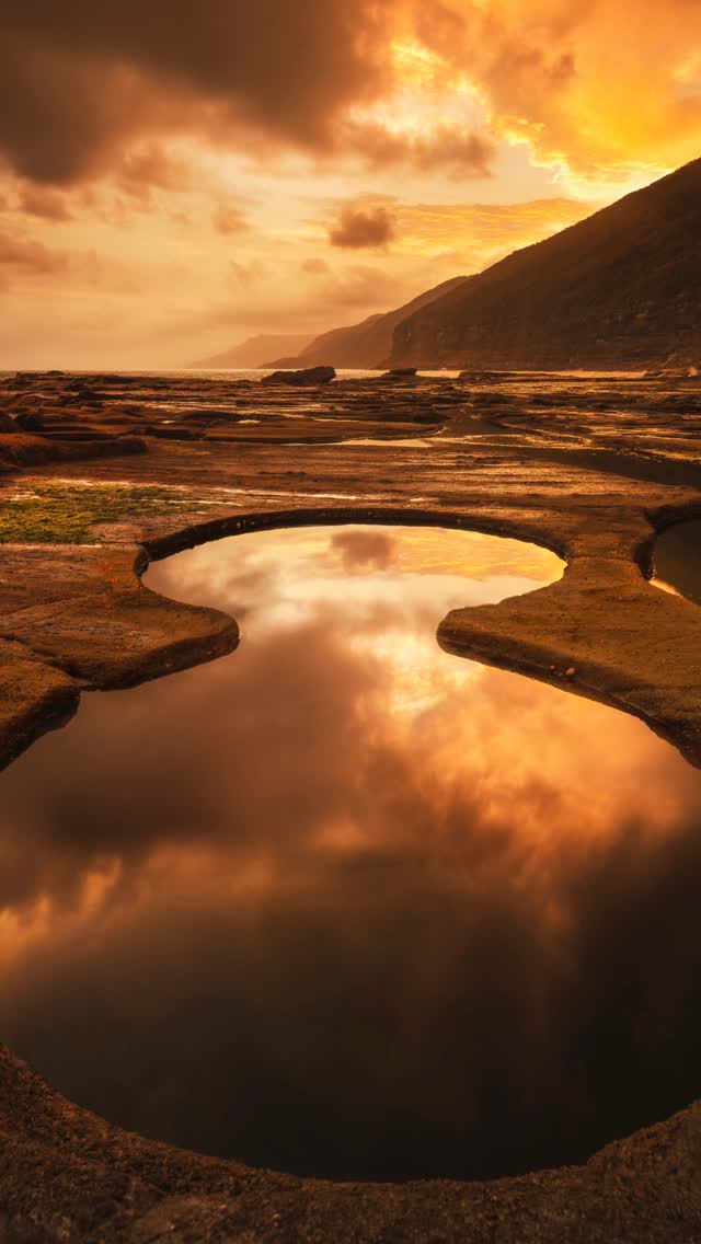 #feelnewsydney #feelnsw 
#exploreaustralia #ilovesydney #Australia 
#bondilife #seeaustralia #sunset #sunsetlover #landscapephotography #seascapes