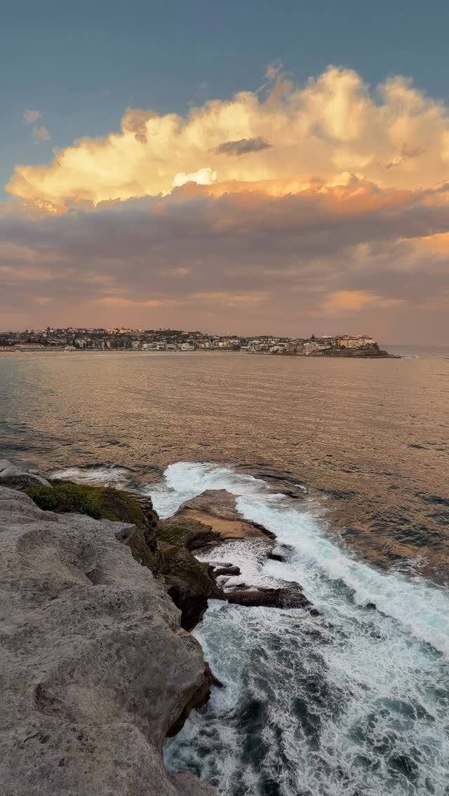 #feelnewsydney #feelnsw 
#exploreaustralia #Bondi #bondibeach #ilovesydney #Bronte #Australia #BronteBeach 
#bondilife #seeaustralia #sunset #sunsetlover #landscapephotography #seascapes