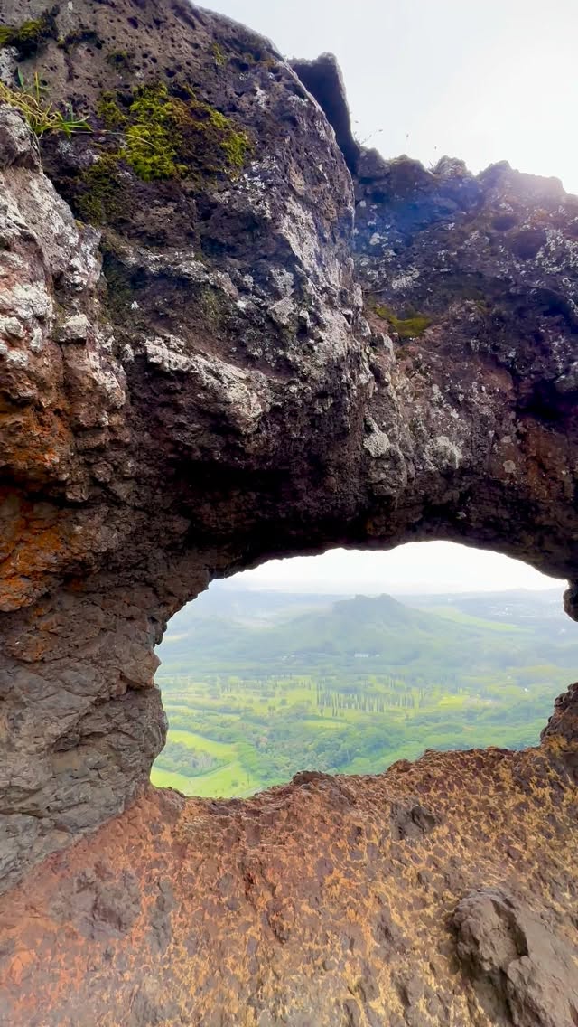 Pali Puka is one of the most epic lookouts in Hawaii ⛰️