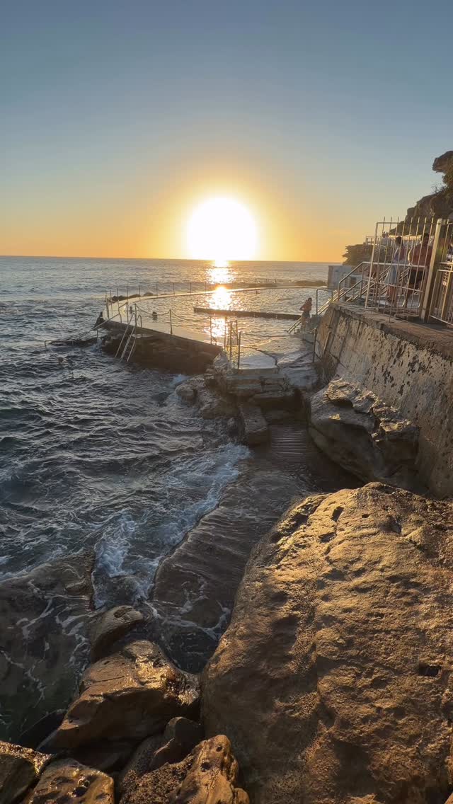 #goodmorning #Bronte #Australia #BronteBeach #feelnewsydney #feelnsw 
#exploreaustralia #Bondi #bondibeach #ilovesydney #seeaustralia #sunrise
#bondilife #seeaustralia #sunriselover #landscapephotography #seascapes  #discoverearth