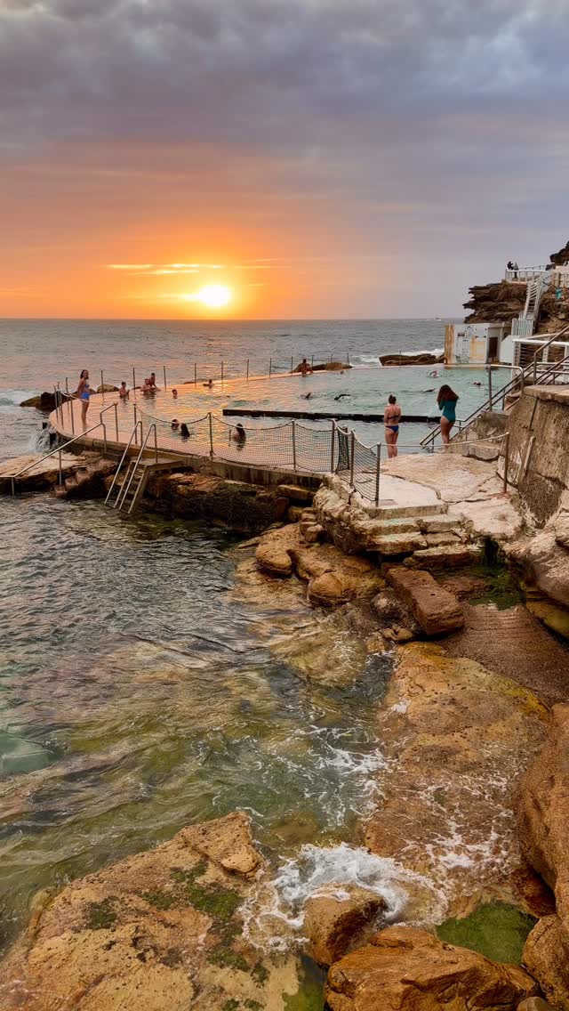 #goodmorning #Bronte #Australia #BronteBeach #feelnewsydney #feelnsw 
#exploreaustralia #Bondi #bondibeach #ilovesydney #seeaustralia #sunrise
#bondilife #seeaustralia #sunriselover #landscapephotography #seascapes  #discoverearth