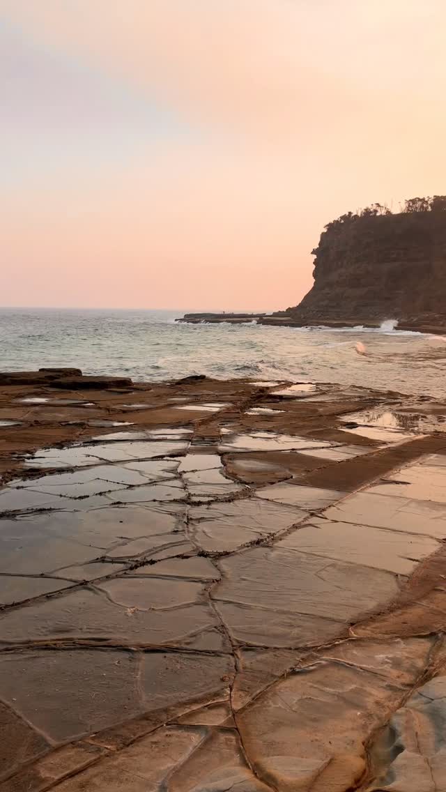 #figure8 #Australia #sunset #feelnewsydney #feelnsw #ilovesydney
#exploreaustralia #sunrise_and_sunsets #sunriselover #seeaustralia #landscape #seascapes #art #discoverearth