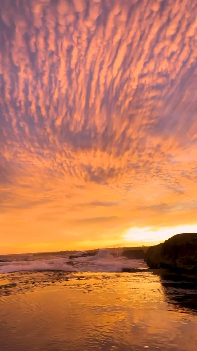Sunset magic at Bondi Beach ✨