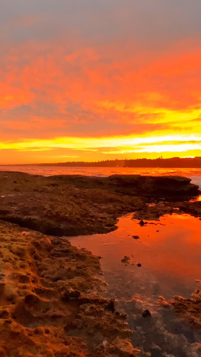 The day fading gently into the water 🔥