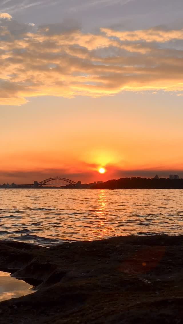 The day ending over Sydney Harbour 🔥