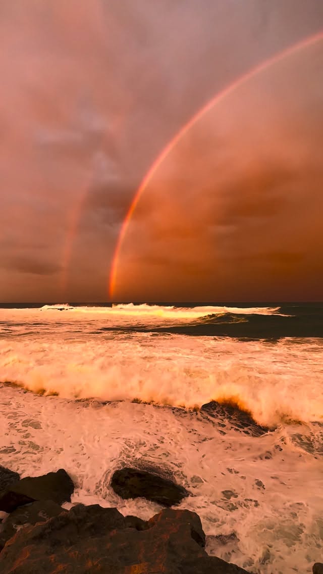 One of the most extraordinary rainbows I’ve ever witnessed. Rising from a stormy ocean and glowing against the last light of the day, it felt more like a scene from another world than from our own 🙌🏼