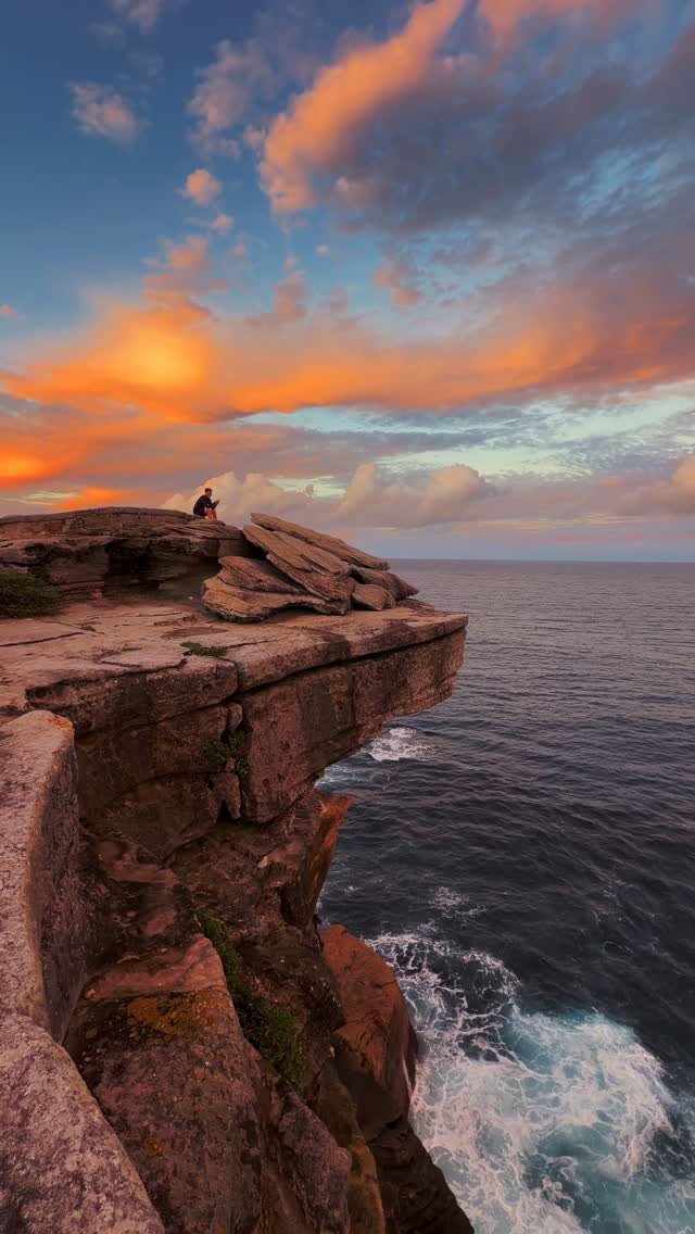 No matter how many times, Sydney sunsets never get old 🌅