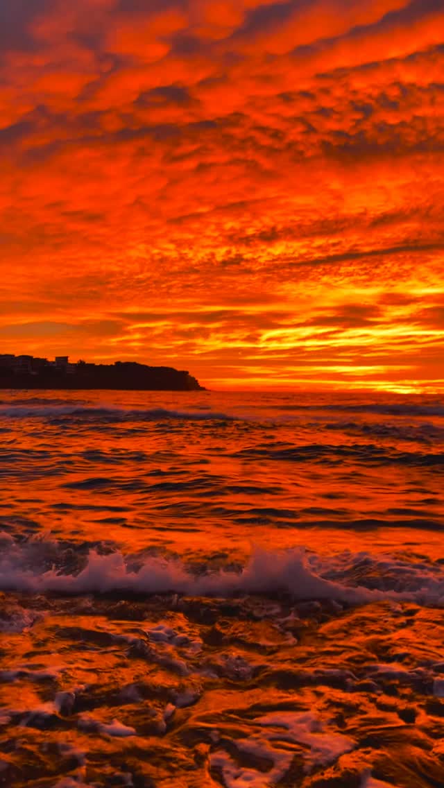 Every sunrise tells a different story, but some leave you completely speechless. Chasing first light never gets old when the ocean puts on a show like this 🔥