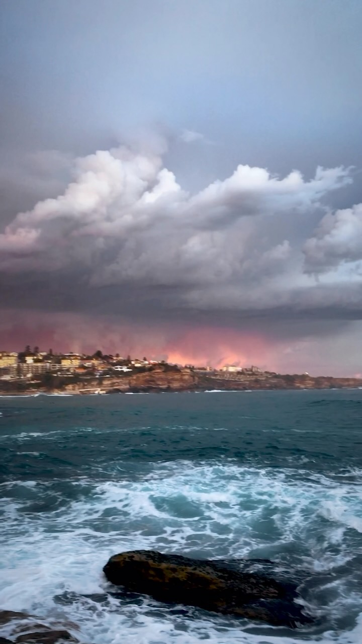 One of the craziest storm sunsets I’ve ever captured 🙌🏼