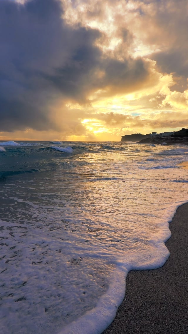 Daily Sunrise at Bronte Beach 💛